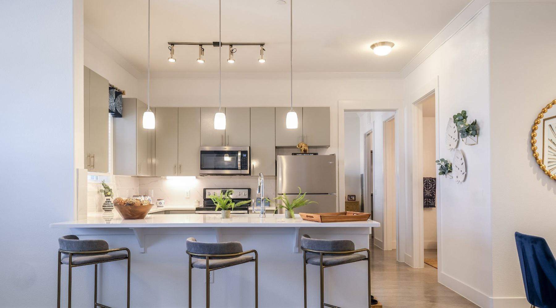 kitchen with barstools and pendant lighting